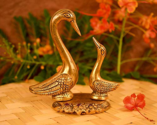 CraftVatika Pair of Kissing Duck Decorative Showpiece Metal Swan Set Statue for Home Table Office Desk Decoration-Gift for him her Couple Anniversary Birthday Valentine, 5x4.5x3 in, Gold (1) swan