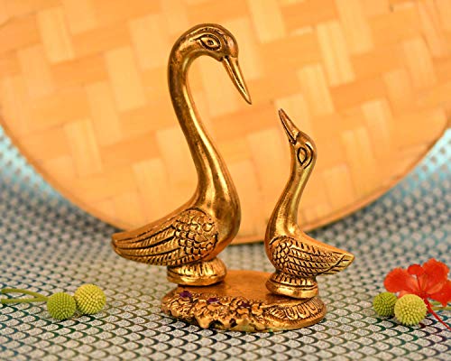 CraftVatika Pair of Kissing Duck Decorative Showpiece Metal Swan Set Statue for Home Table Office Desk Decoration-Gift for him her Couple Anniversary Birthday Valentine, 5x4.5x3 in, Gold (1) swan