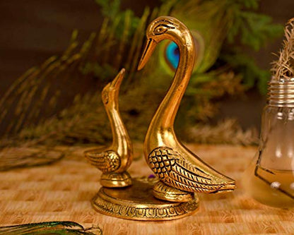 CraftVatika Pair of Kissing Duck Decorative Showpiece Metal Swan Set Statue for Home Table Office Desk Decoration-Gift for him her Couple Anniversary Birthday Valentine, 5x4.5x3 in, Gold (1) swan